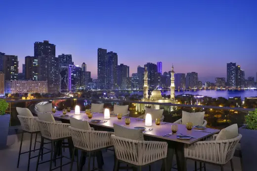 Doubletree by Hilton Sharjah Waterfront Hotel & Residences, Шарджа